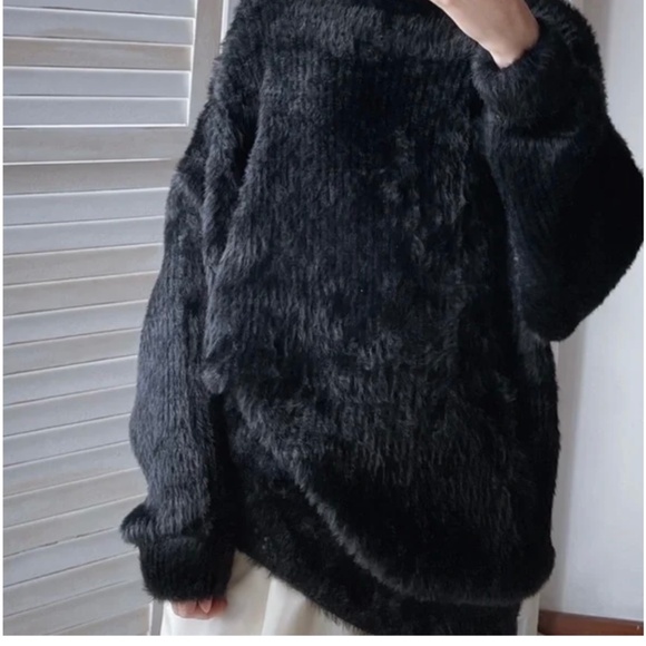 Aritzia Wilfred Montpellier Fuzzy Sweater - Picture 1 of 5